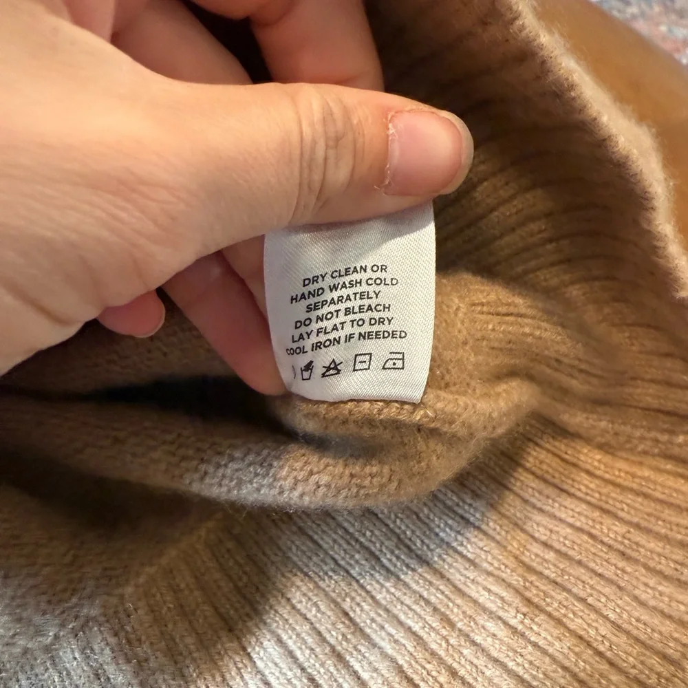 The Reset R Label Sweater - Picture 5 of 6